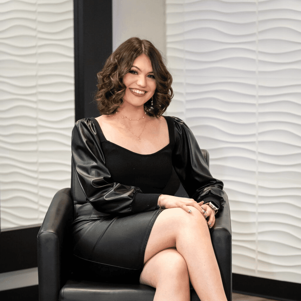 Portrait of Hannah Crippen, a professional stylist at Elevate Beauty Lounge, showcasing their expertise and style.